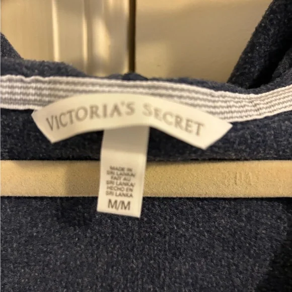 Victoria’s Secret Ladies Sweatshirt with Hood - Size M - Navy & White - - Picture 5 of 5